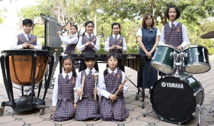 高市鳳山區忠孝國小生許靖唯克服眼疾展現音樂潛能 榮膺2020總統教育獎