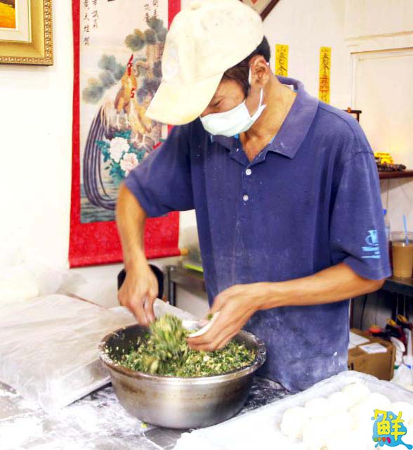 大寮之光！銅板美食代表 麵錢脆皮水煎包   餡多皮薄顆顆飽滿  超佛心～