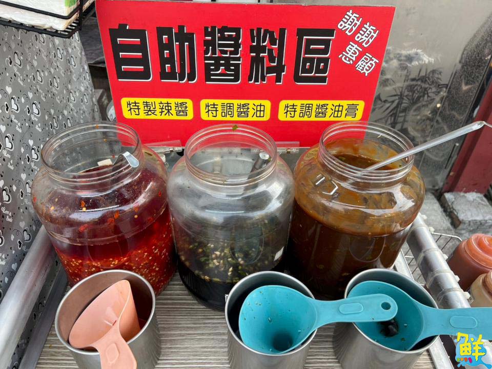 大寮之光！銅板美食代表 麵錢脆皮水煎包   餡多皮薄顆顆飽滿  超佛心～