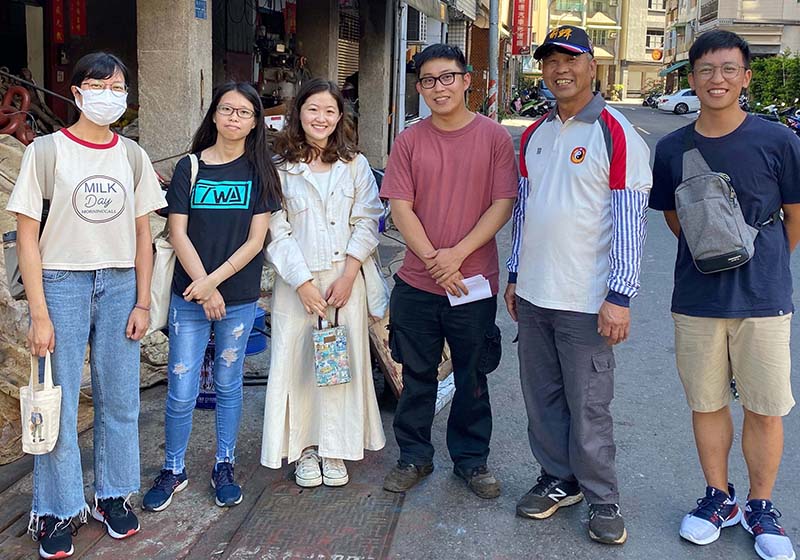 中山大學文學院閩南語專業應用開課 學生分組專訪老店製作故事地圖體現做中學