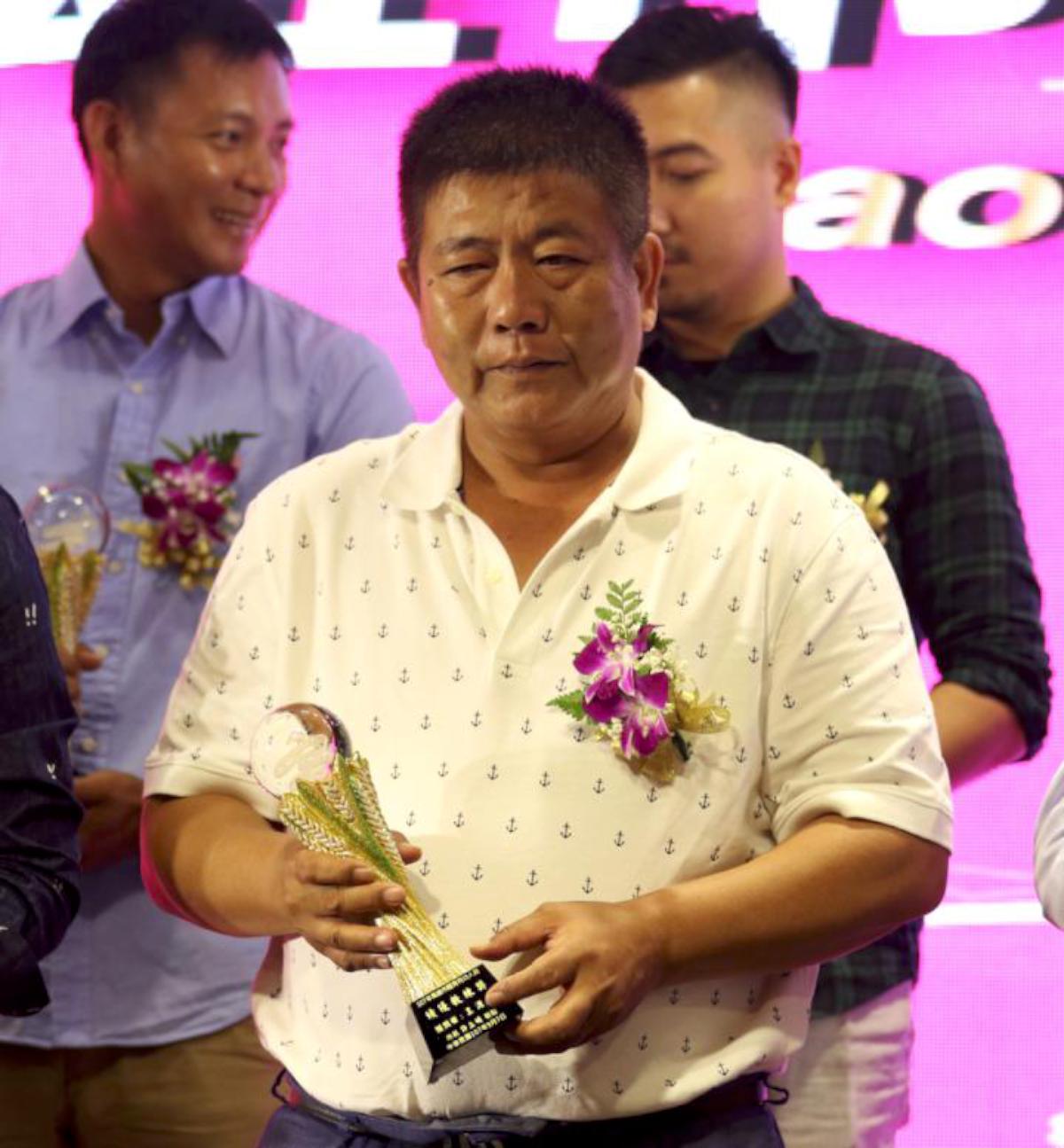 高市中正國小棒球隊總教練尤伸評 107體育有功人員表揚榮膺績優教練獎