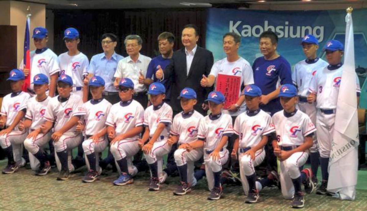 高市中正國小棒球隊總教練尤伸評 107體育有功人員表揚榮膺績優教練獎