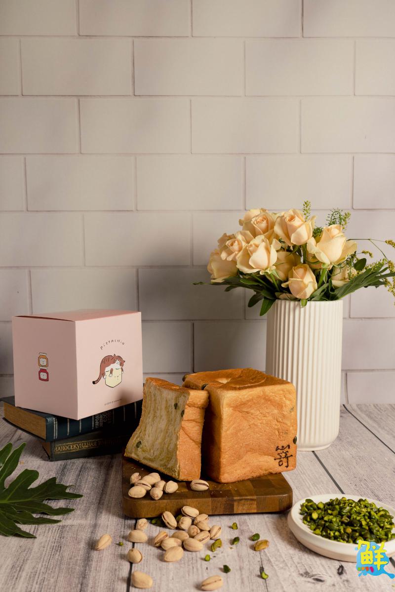 嵜本 SAKImoto Bakery x 人氣男子插畫家 WHOSMiNG 今年帶給媽咪充滿春天感的美好事物