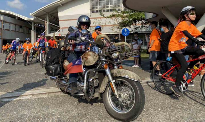 高市鳳翔國小、中山國小75生 騎單車前進墾丁鵝鑾鼻燈塔慶畢業