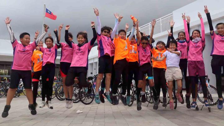 高市鳳翔國小、中山國小75生 騎單車前進墾丁鵝鑾鼻燈塔慶畢業