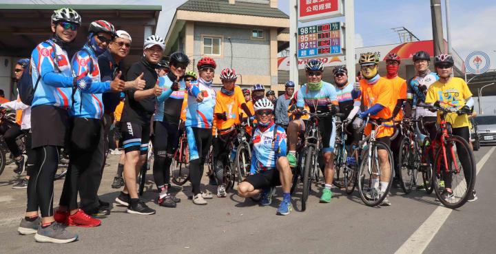 高市鳳翔國小、中山國小75生 騎單車前進墾丁鵝鑾鼻燈塔慶畢業