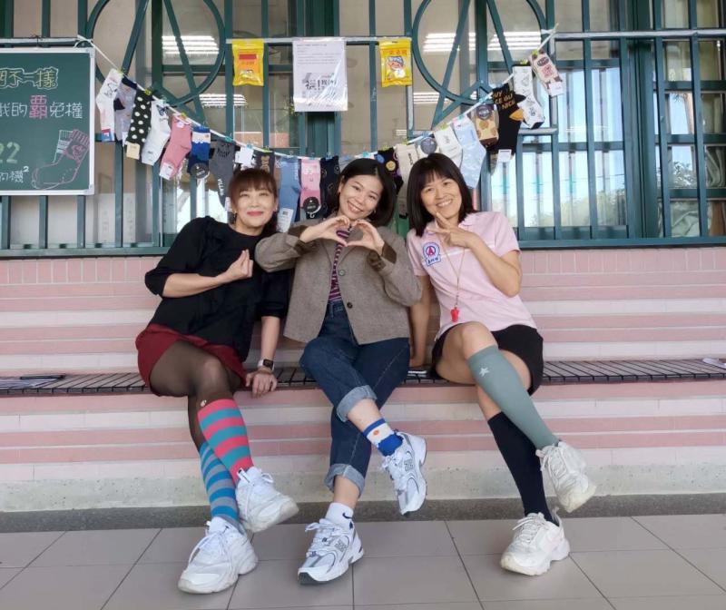 高市燕巢國中師生穿上不對稱襪子 同理個體不同響應兒福聯盟反霸凌月