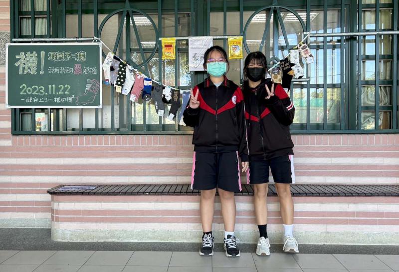 高市燕巢國中師生穿上不對稱襪子 同理個體不同響應兒福聯盟反霸凌月