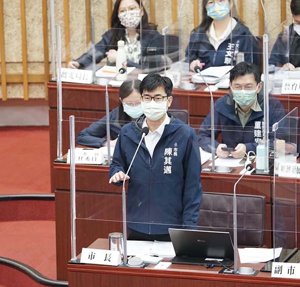 高市防疫關懷包得來速上路首日逾2900人領取 陳其邁：成效不錯