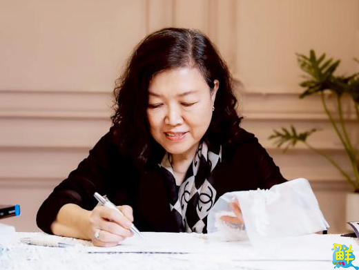 踏上學習愛的旅程   錢淑貞(曼尼總監)以針線為新娘編織最真誠的祝福