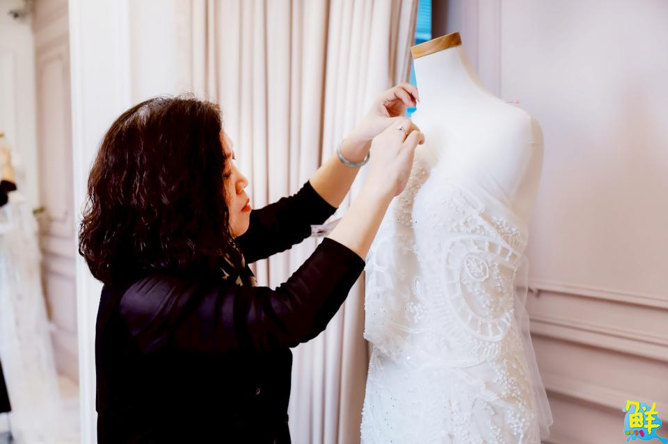 踏上學習愛的旅程   錢淑貞(曼尼總監)以針線為新娘編織最真誠的祝福