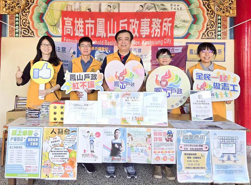 高市社會局五甲福利行動加油站3.0前進五甲龍成宮 鳳山戶政所遊戲宣導便民措施