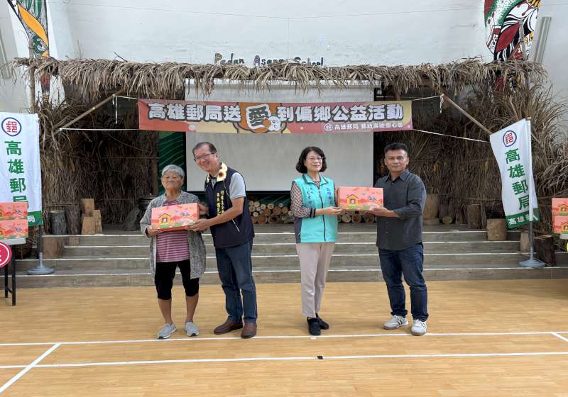 高雄郵局認助喜憨兒基金會中秋月餅 轉贈杉林區巴楠花部落國民中小學等校