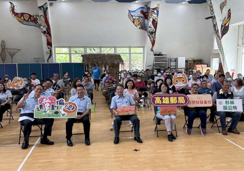 高雄郵局認助喜憨兒基金會中秋月餅 轉贈杉林區巴楠花部落國民中小學等校