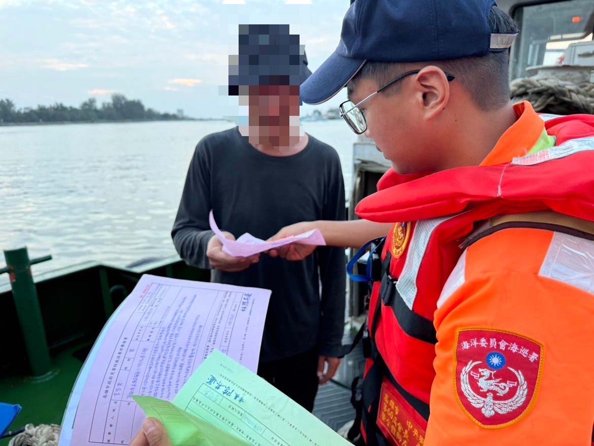 菲律賓西北側熱帶性低氣壓恐成颱丹娜絲 陸警發布逗留警戒區可依法開單告發