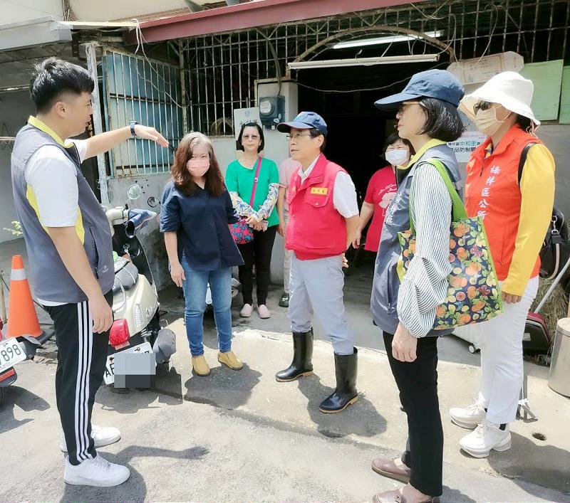 強颱凱米致高市多處淹水 市府兵分多路訪視災後復原指示區公所加速清運垃圾