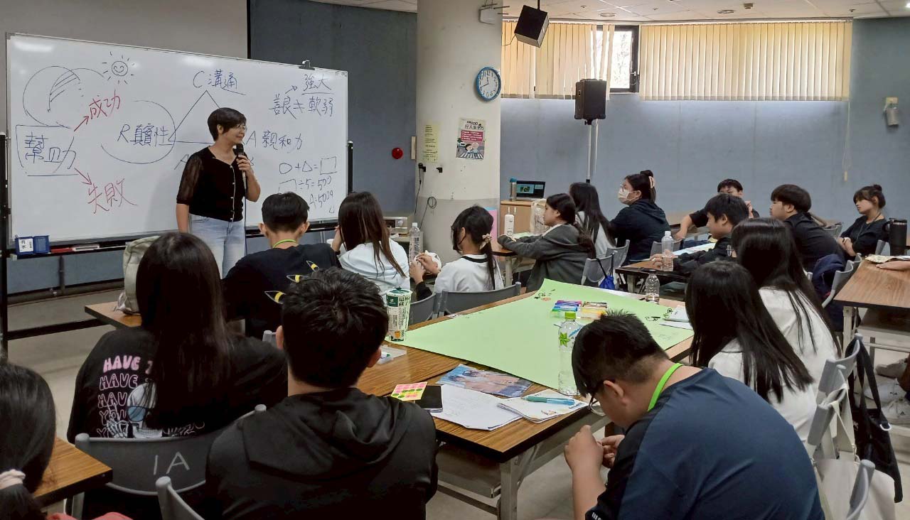 南家扶中心34名青年志工、國中生探索台南嘉義 學習人際互動強化媒體識讀