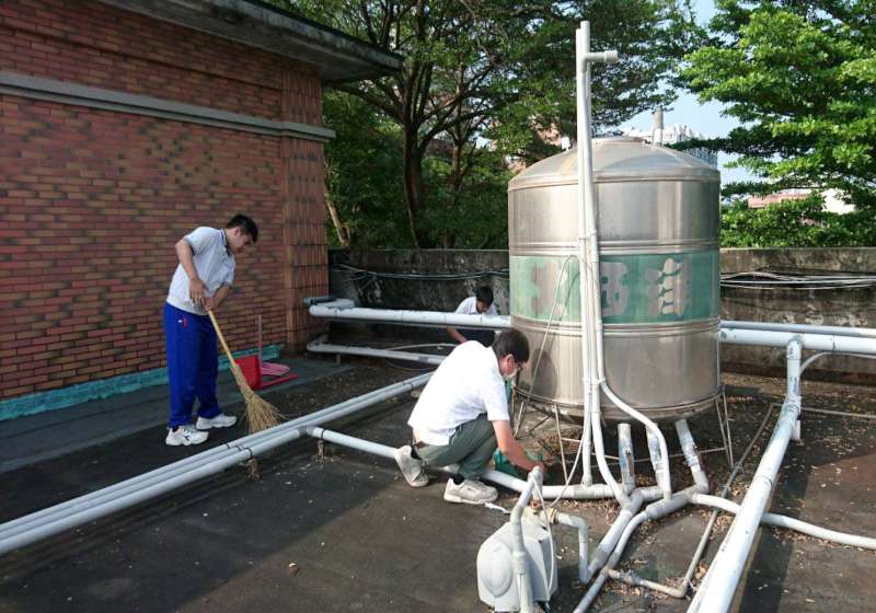高英工商親師生動員整頓校園環境 假日商請清潔業者協助防登落實督檢