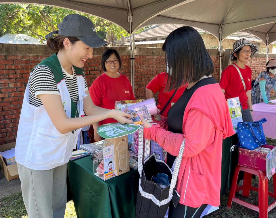 家扶基金會無窮世代新春義賣活動 北家扶中心玩樂星球市集邀衛武營集資獻愛