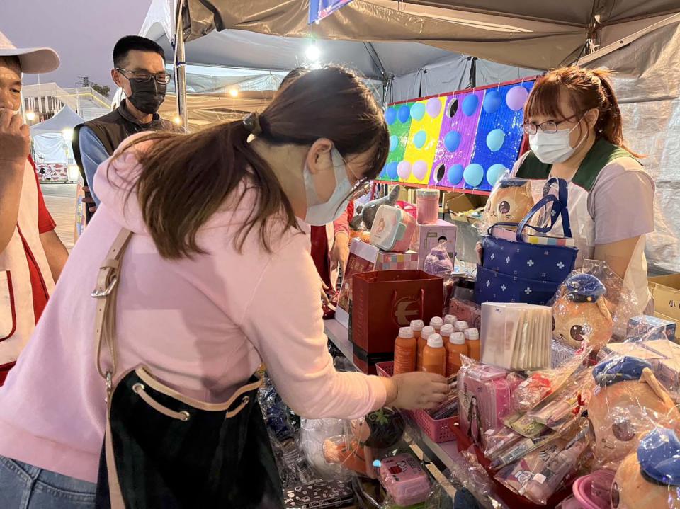 家扶基金會無窮世代新春義賣活動 北家扶中心玩樂星球市集邀衛武營集資獻愛