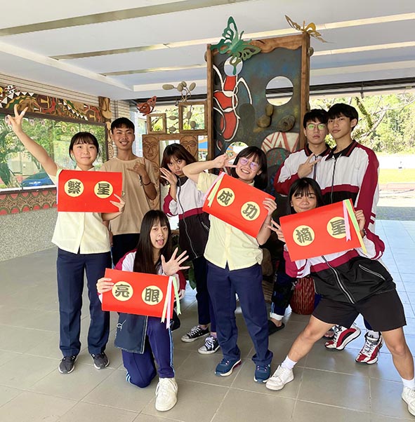 111年大學繁星高市六龜高中8生上榜 校方感謝各界捐資贊助講義興學