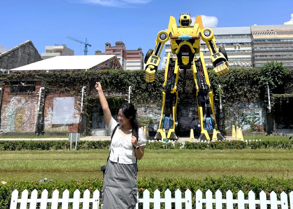 輕鬆暢遊港都必備「高雄好玩卡」  韓國網紅初體驗直呼高雄卡勝比