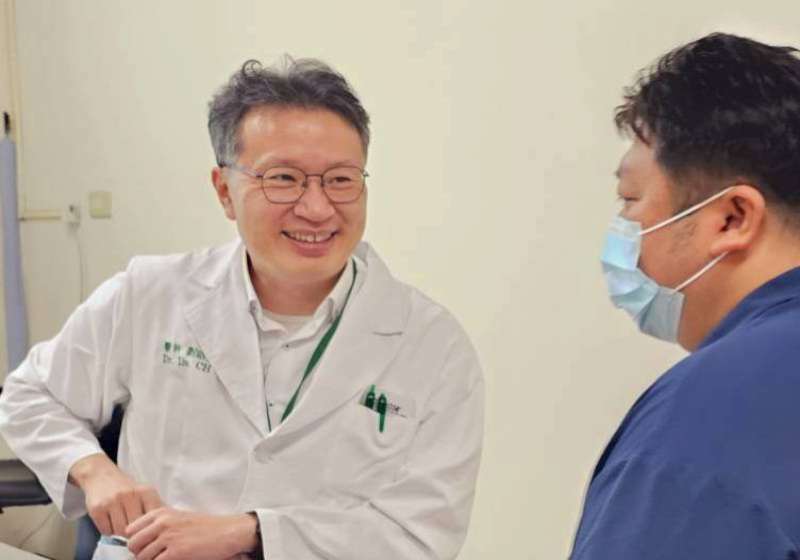 高市外送員戴帽頭皮冒痘罹毛囊炎 阮綜合醫院皮膚科醫師:速治療