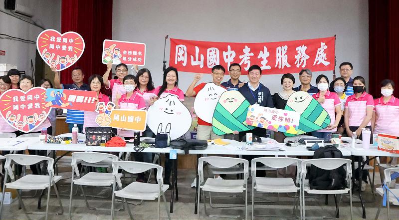 114年國中教育會考高雄考區首日681人缺考 教局長吳立森訪視岡山高中試場