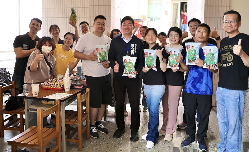 114年國中教育會考高雄考區首日681人缺考 教局長吳立森訪視岡山高中試場