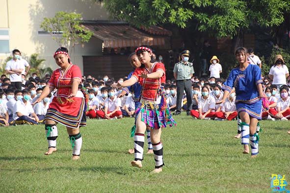 中山工商創校46週年6汽車科女生齊跳枕木操 109學年度招生力抗疫情逆勢成長