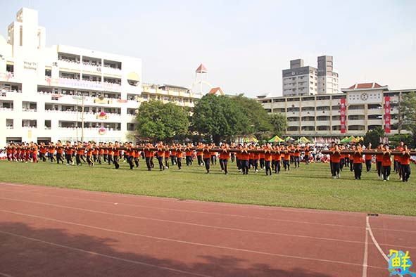 中山工商創校46週年6汽車科女生齊跳枕木操 109學年度招生力抗疫情逆勢成長