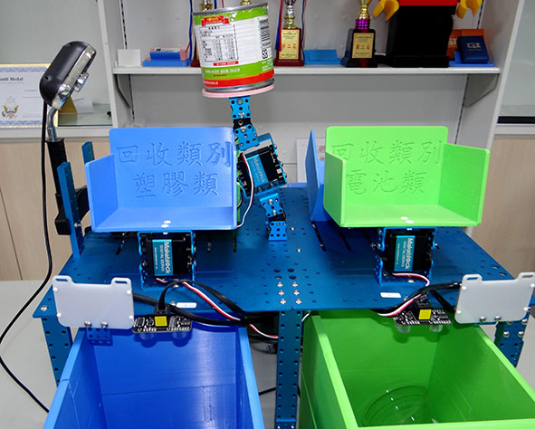 正修科大資管系李春雄師生團隊壓縮垃圾自動分類器 高雄國際發明展競賽奪金