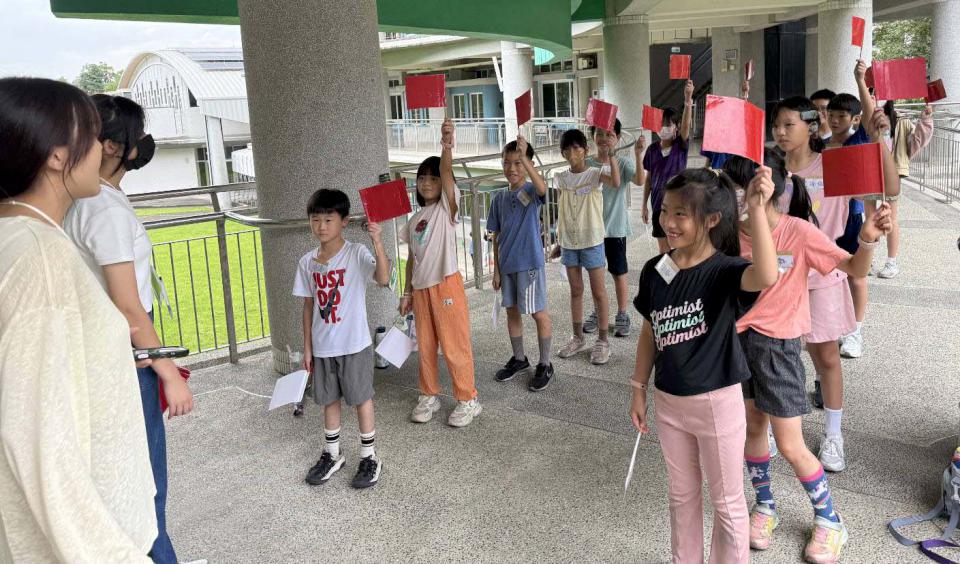 北教大康樂研習社受邀高市三民區河堤國小 續辦神秘腳印大追查夏令營