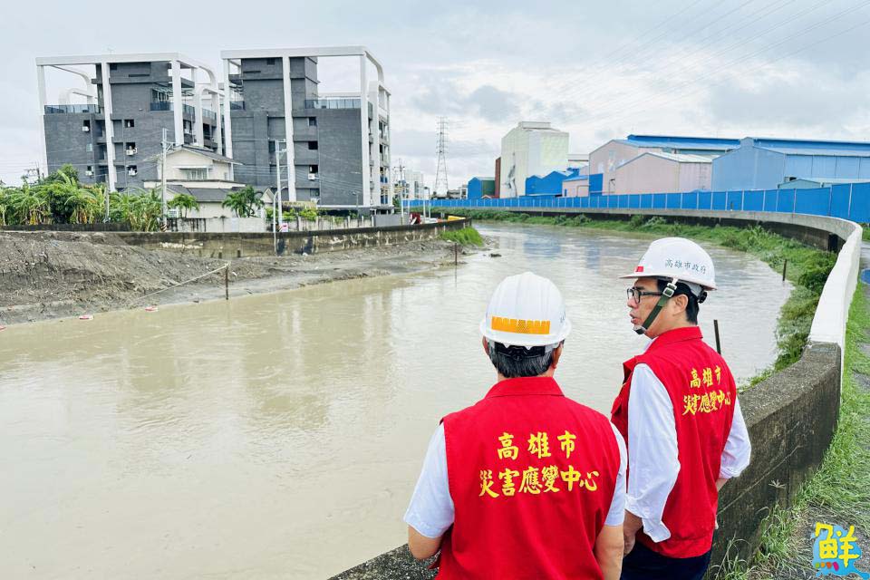 高雄豪雨不斷 陳其邁市長視察典寶溪堤防加高進度