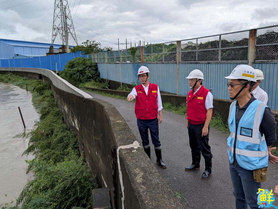 高雄豪雨不斷 陳其邁市長視察典寶溪堤防加高進度