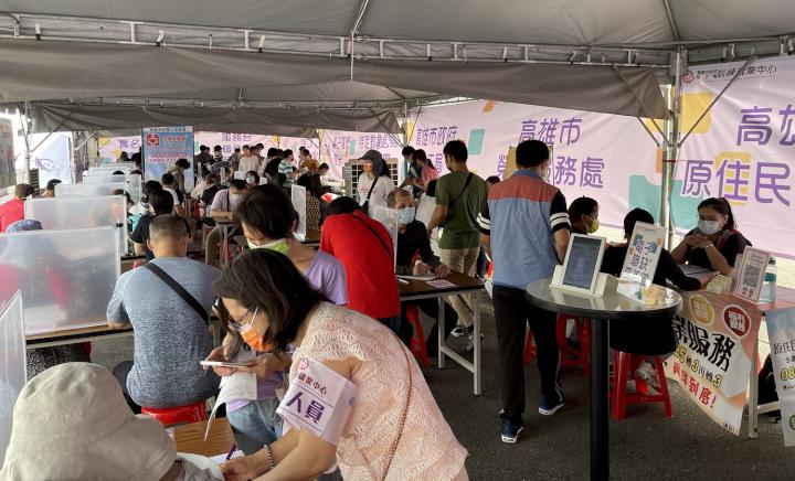 勞工局前進高捷技擊館站現場徵才 21家企業招募逾1150名新血