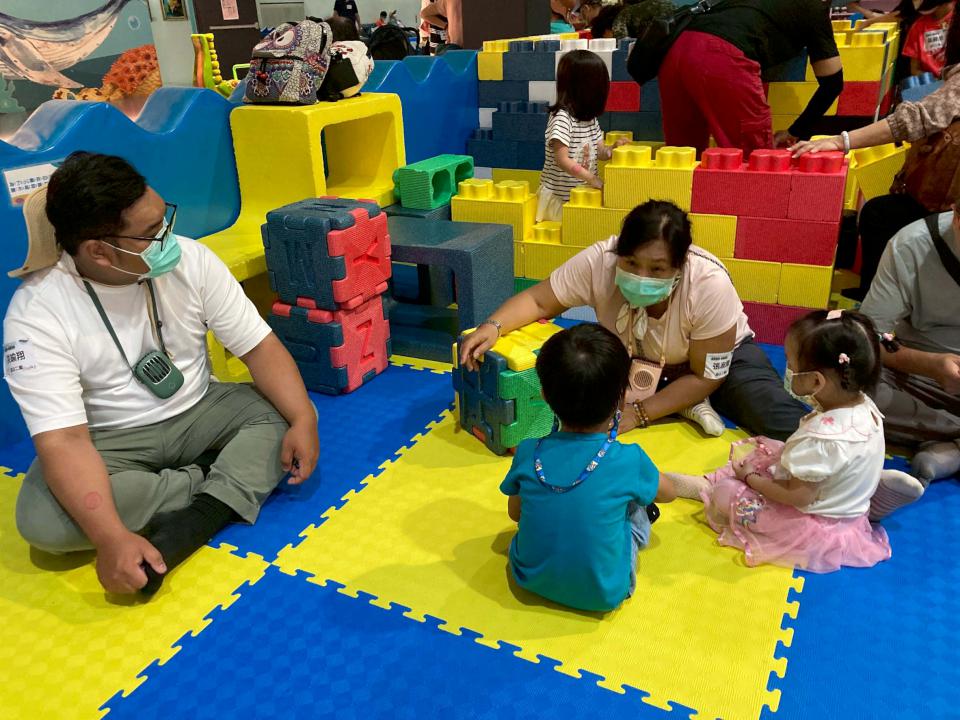 北家扶中心寄養家庭在職訓練聯誼活動 41戶158人暢遊嘉義樂園美妝觀光工廠