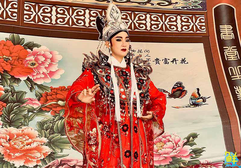 洪小鈴劇組於疫情升溫前殺青 搶扮歌仔戲小生意外吸睛