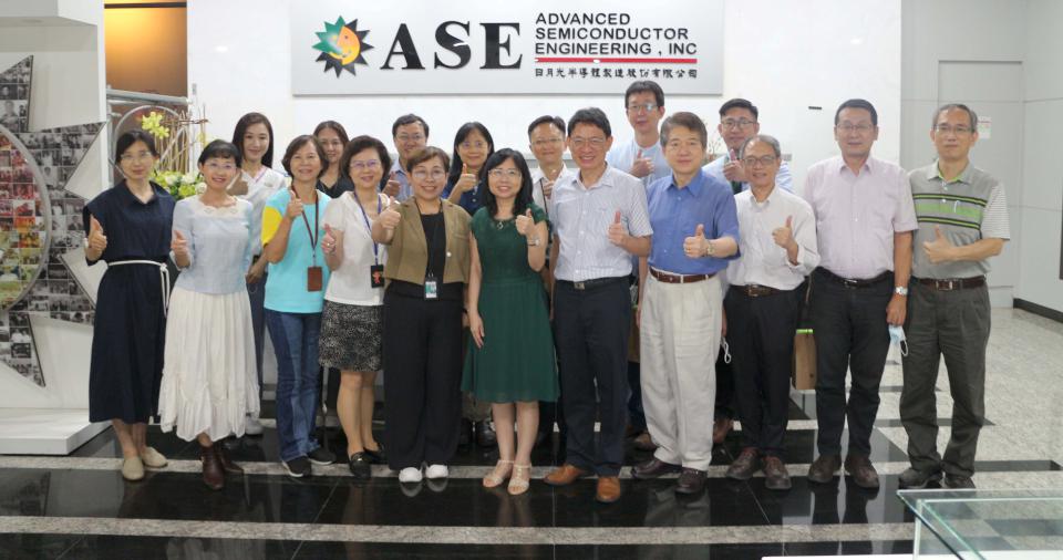 輔英科大與日月光高雄廠合開廠務工程專班 招收20名國外大學畢業生每月生活補助