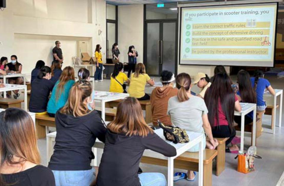 交通局跨局處擇定移工、僑生、新住民熱點 會同監理單位、駕訓業者宣導交安