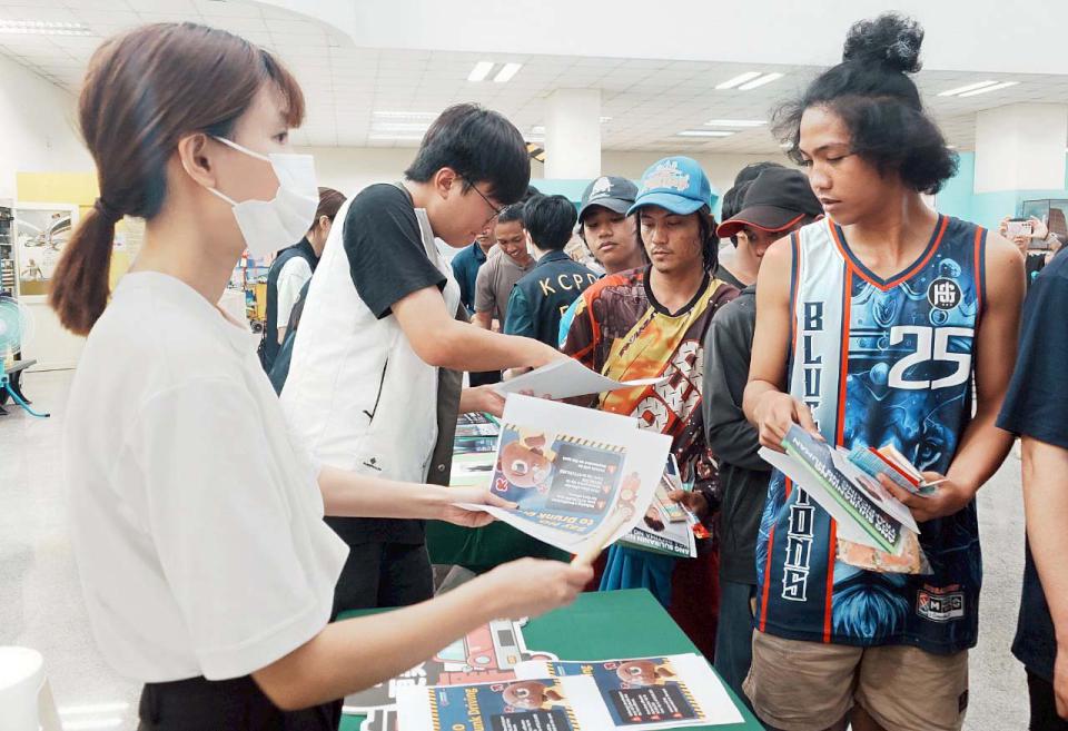 交通局跨局處擇定移工、僑生、新住民熱點 會同監理單位、駕訓業者宣導交安