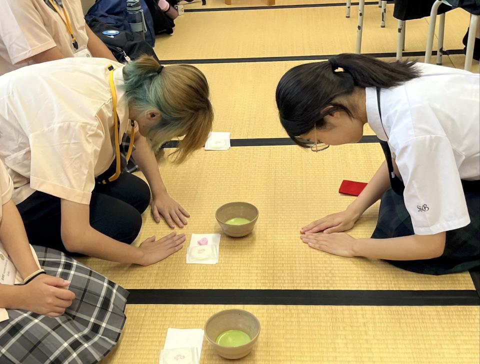 高市三民家商師生前進姊妹校日本沖繩尚學高校 入班觀課參訪景點文化交流8天