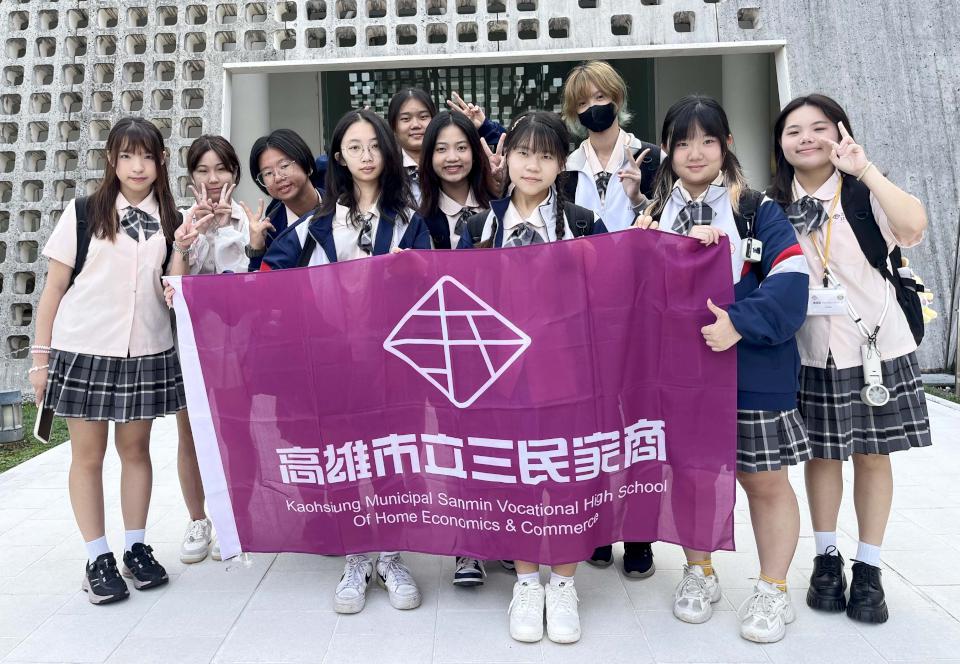 高市三民家商師生前進姊妹校日本沖繩尚學高校 入班觀課參訪景點文化交流8天