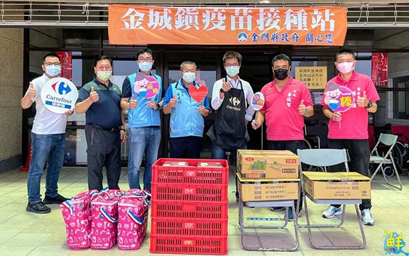 家樂福攜手66家量販店贈物資致敬防疫人員 結合南高計程車隊創互助經濟