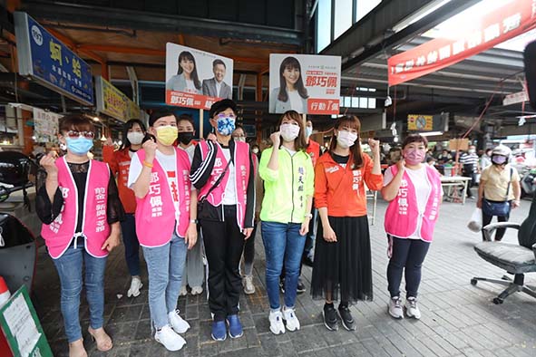 努力的女人最美麗!溫柔力量、正妹女力相挺 鄧巧佩初選力抗不對稱輔選壓力