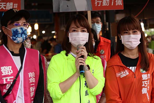 努力的女人最美麗!溫柔力量、正妹女力相挺 鄧巧佩初選力抗不對稱輔選壓力