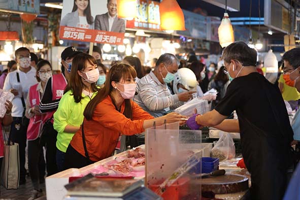 努力的女人最美麗!溫柔力量、正妹女力相挺 鄧巧佩初選力抗不對稱輔選壓力