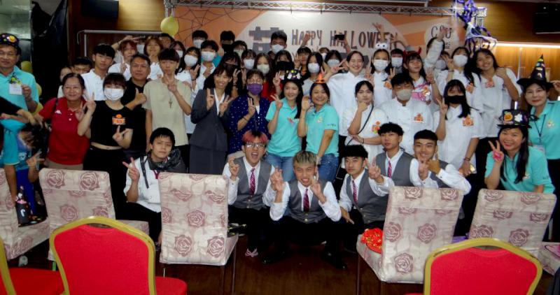 正修科大餐管系首辦全國創意萬聖節蔬果雕賽 8校62生競技興華中學奪冠