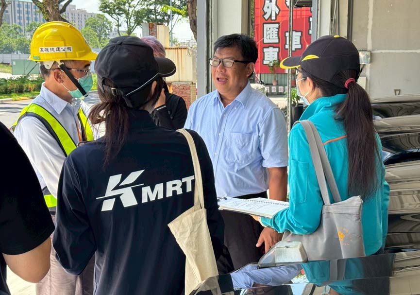 捷運局邀嘉大森林系教授詹明勳實勘輕軌雨豆樹小葉欖仁加固 備戰颱風防汛
