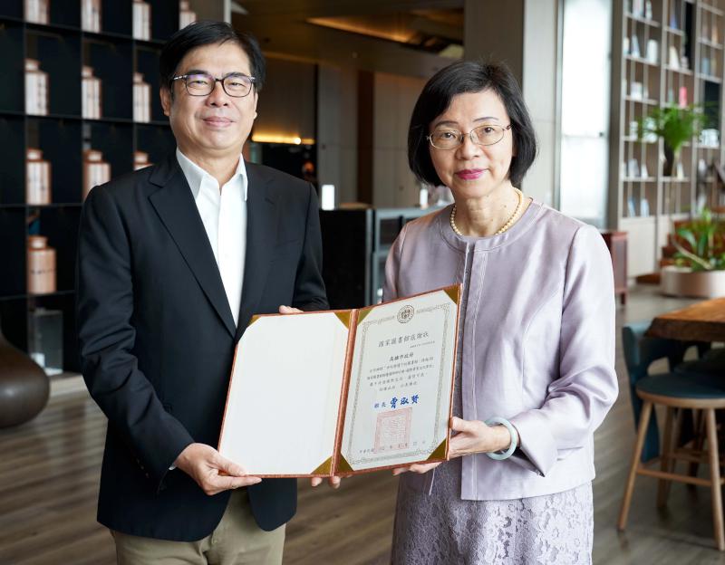 國圖館長曾淑賢領軍7國圖主官訪高市圖總館 陳其邁盼加強實質互動貼近世界